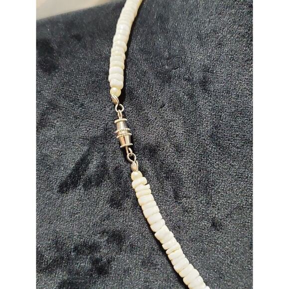 Women's Twisted White Chip & Sliced Shell Vintage Bead Necklace - Picture 6 of 7